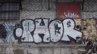 Graffiti Bombing - Photo by Phor (2013)