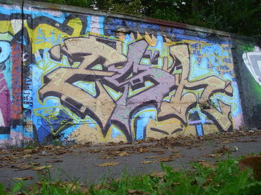 Graffiti Wall in Warsaw - Photo by PierdolSieCREW - ESH, PS, CREW (2013)