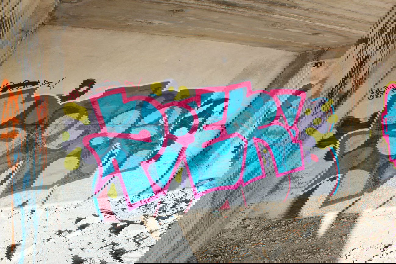 Graffiti Bombing - Photo by Pies_one - pier (2013)