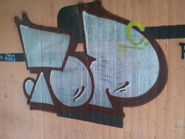 Graffiti Bombing - Photo by Pillepalle - TOP