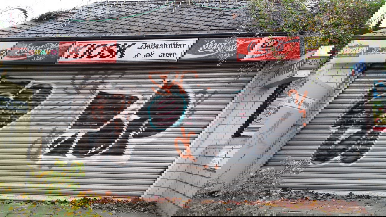 Graffiti Bombing - Photo by Pillepalle