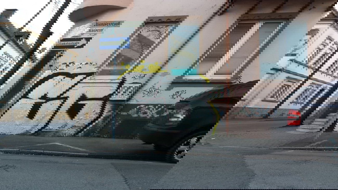 Graffiti Bombing - Photo by Pillepalle - EG