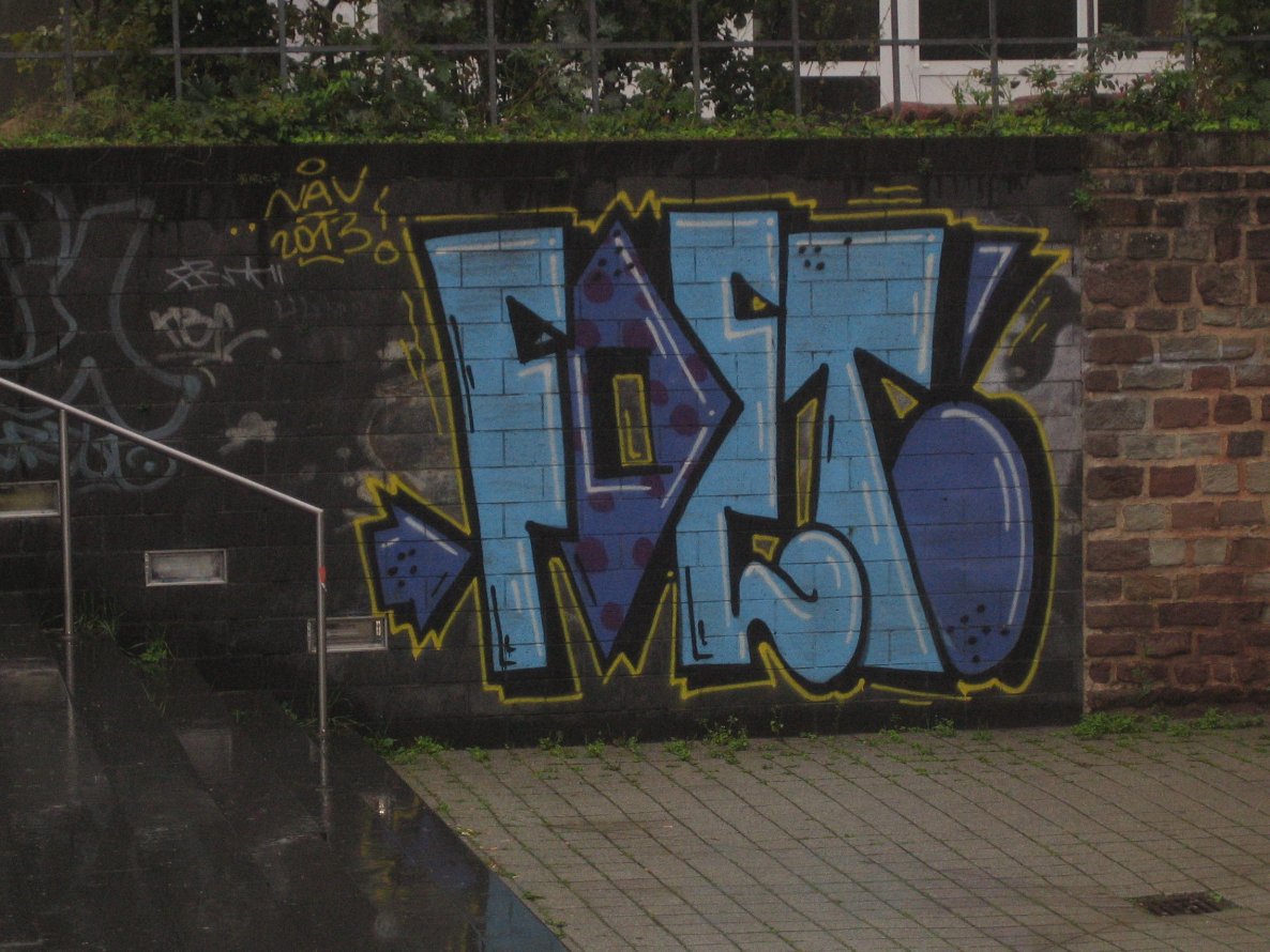 Graffiti Bombing - Photo by PinaColadaSong - FOET (2013)
