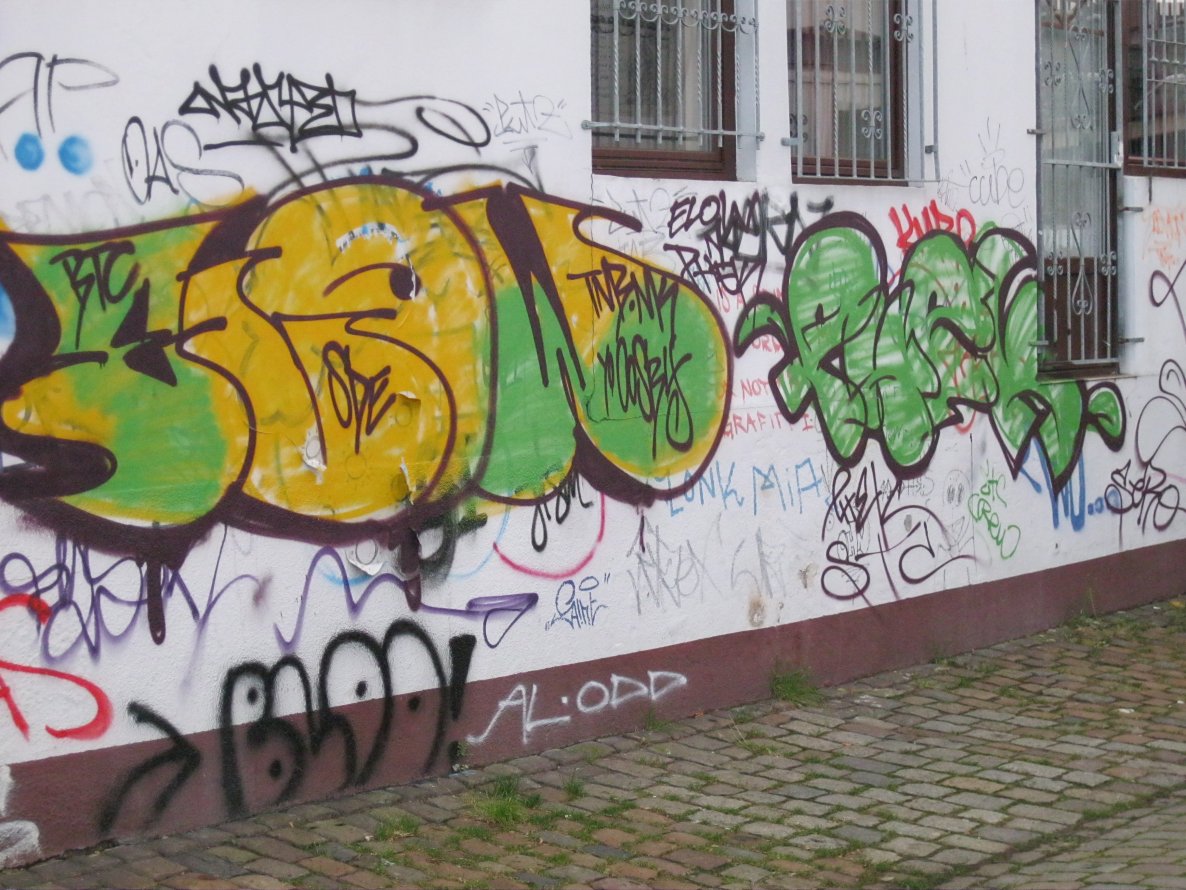 Graffiti Wall in Reher - Photo by PinaColadaSong - ELOW, SDE, TNB (2010)