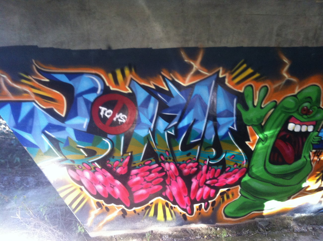 Graffiti Wall - Photo by Pincho1