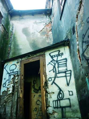 Graffiti Artwork - Photo by Piotr