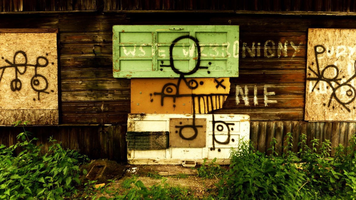 Graffiti Artwork - Photo by Piotr