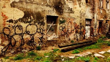 Graffiti Artwork - Photo by Piotr