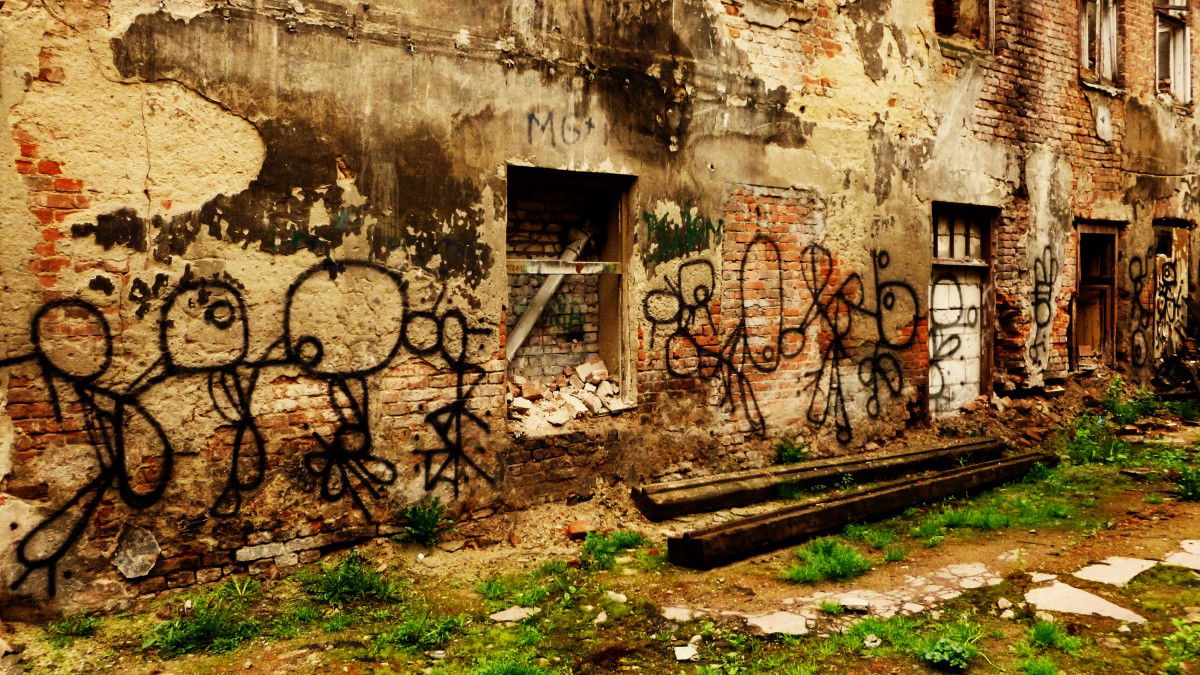 Graffiti Artwork - Photo by Piotr