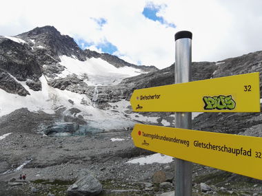 Graffiti Wall - Photo by Pius (2016)