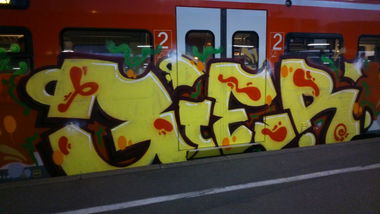 Graffiti Train - Photo by Plattenbau - gier, qba (2014)