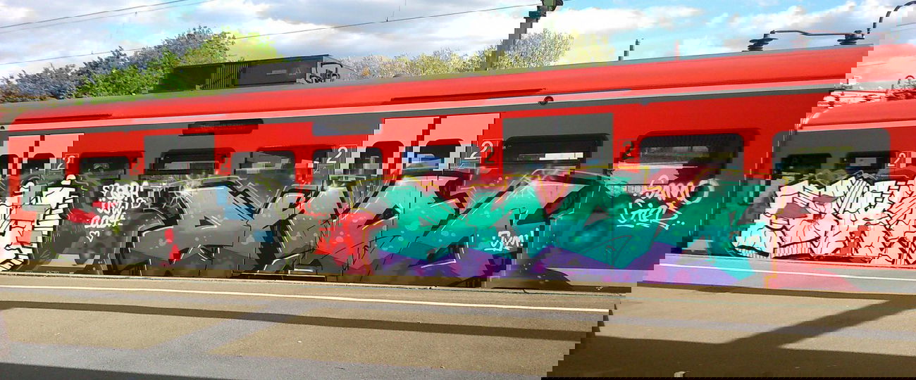 Graffiti Train - Photo by Plattenbau - lokii, enso (2014)