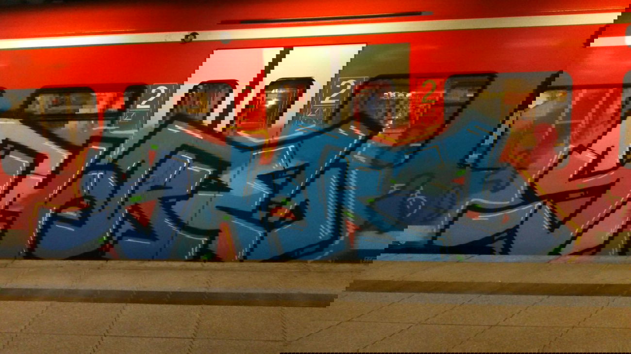 Graffiti Train - Photo by Plattenbau - share (2014)