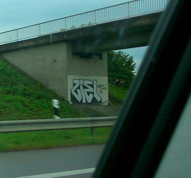 Graffiti Wall - Photo by Plattenbau - ziel