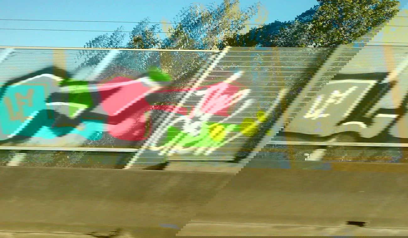 Graffiti Wall - Photo by Plattenbau - lf