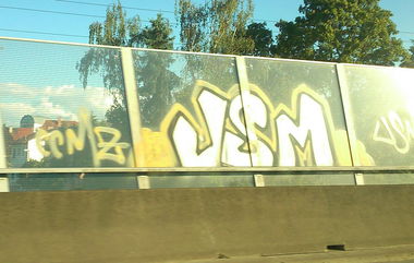 Graffiti Wall - Photo by Plattenbau - usm