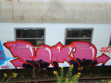 Graffiti Train - Photo by Pomd - pomd