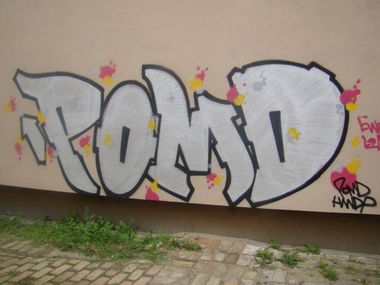 Graffiti Bombing - Photo by Pomd - Pomd