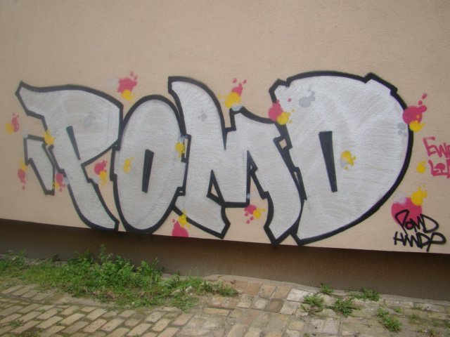 Graffiti Bombing - Photo by Pomd - Pomd
