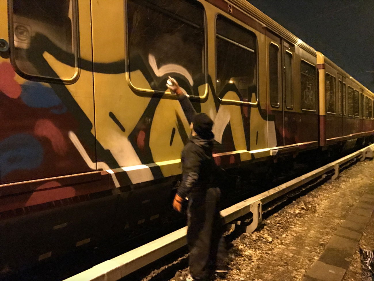Graffiti Train - Photo by Pomd - POMD