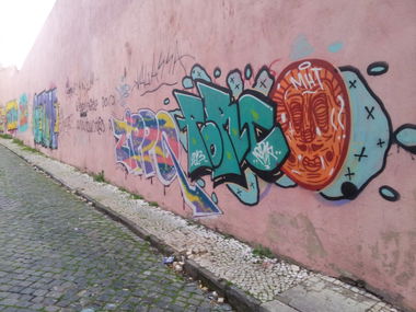 Graffiti Bombing in Lissabon - Photo by PorcOnoner