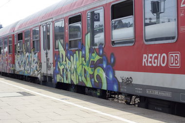 Graffiti Train in Hamburg - Photo by PrinceHamburg - Razor, Rounds (2013)