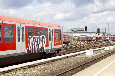 Graffiti Train in Hamburg - Photo by PrinceHamburg (2013)