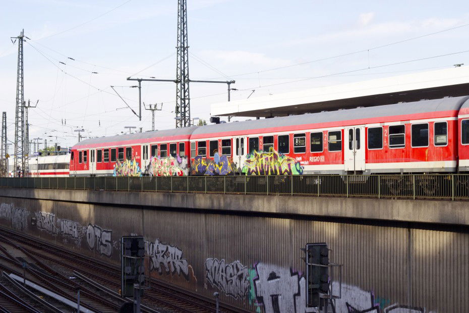 Graffiti Train in Hamburg - Photo by PrinceHamburg - Round (2013)