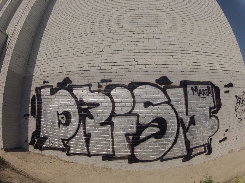 Graffiti Bombing in Saint - P. - Photo by Prisma (2013)