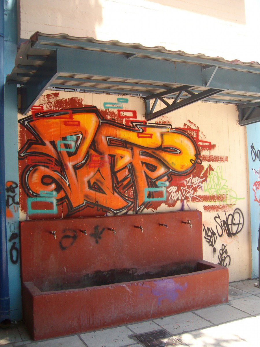 Graffiti Bombing in Greece - Photo by PureWa - 3P, DSC, HIGH