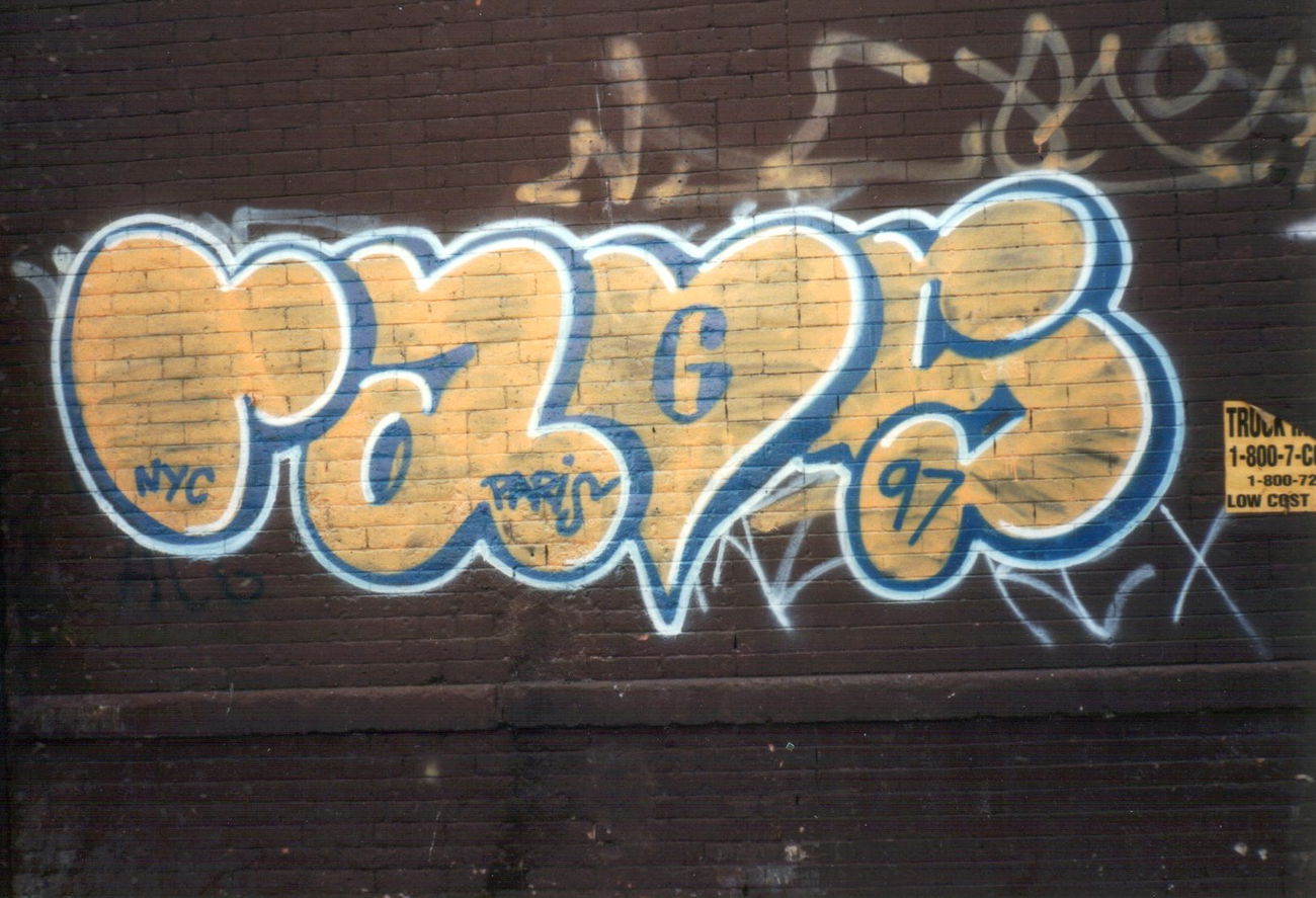 Graffiti Wall in New york - Photo by RAGS - RAGS (1997)