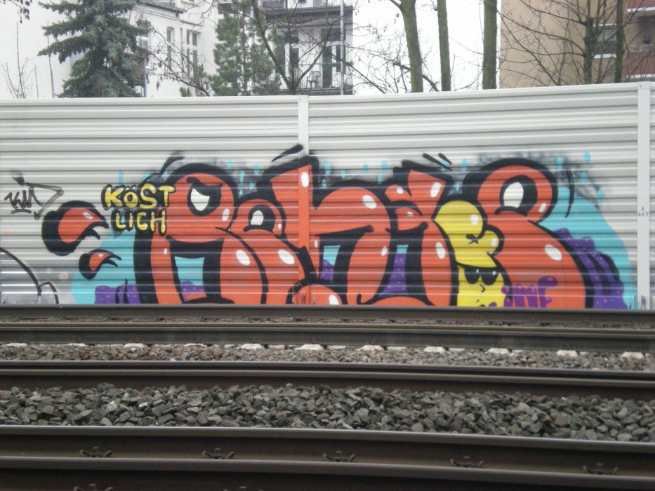 Graffiti Bombing in Köln - Photo by RATTENSOHN - BHAVE, BEHAVE, INF