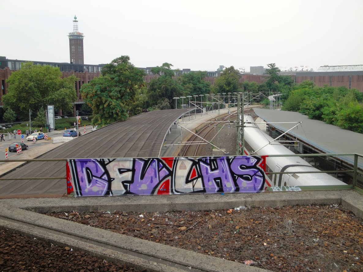 Graffiti Bombing - Photo by RATTENSOHN - DFV, LHS, Cologne (2013)