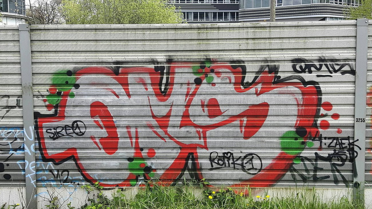 Graffiti Bombing - Photo by RATTENSOHN - qms, hamburg