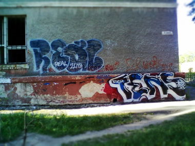 Graffiti Bombing - Photo by REAL - real, tens, esb (2013)