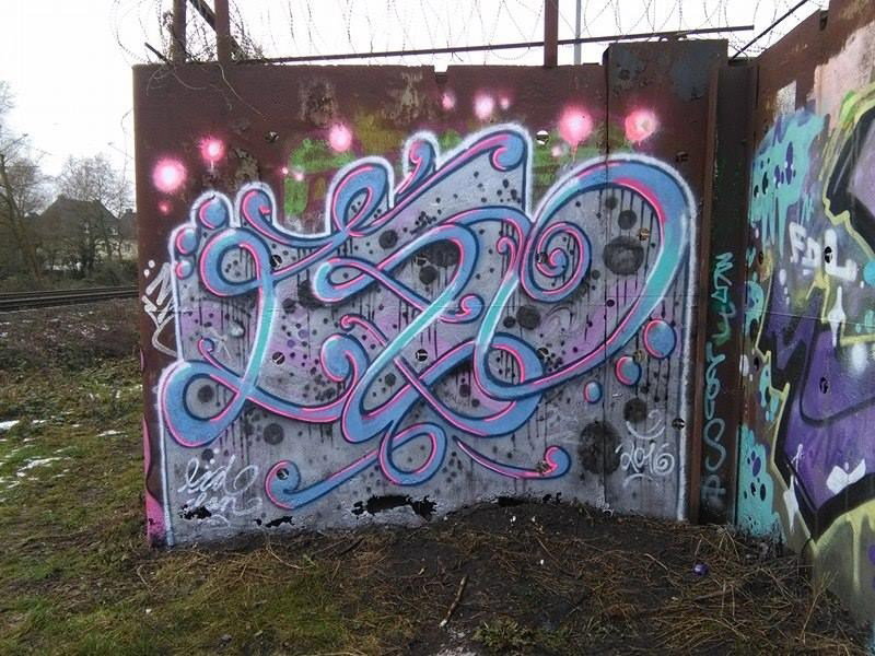 Graffiti Wall - Photo by REBEL49 - LZDEE