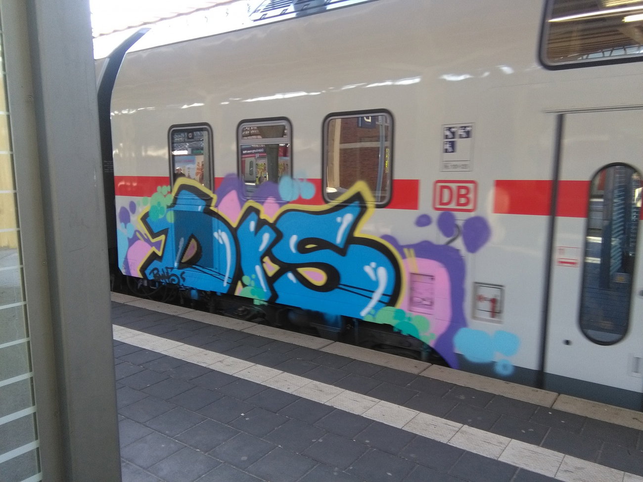 Graffiti Wall - Photo by REBEL49 - Drs, bm, 45