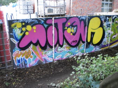 Graffiti Bombing - Photo by REBEL49 - MOTOR
