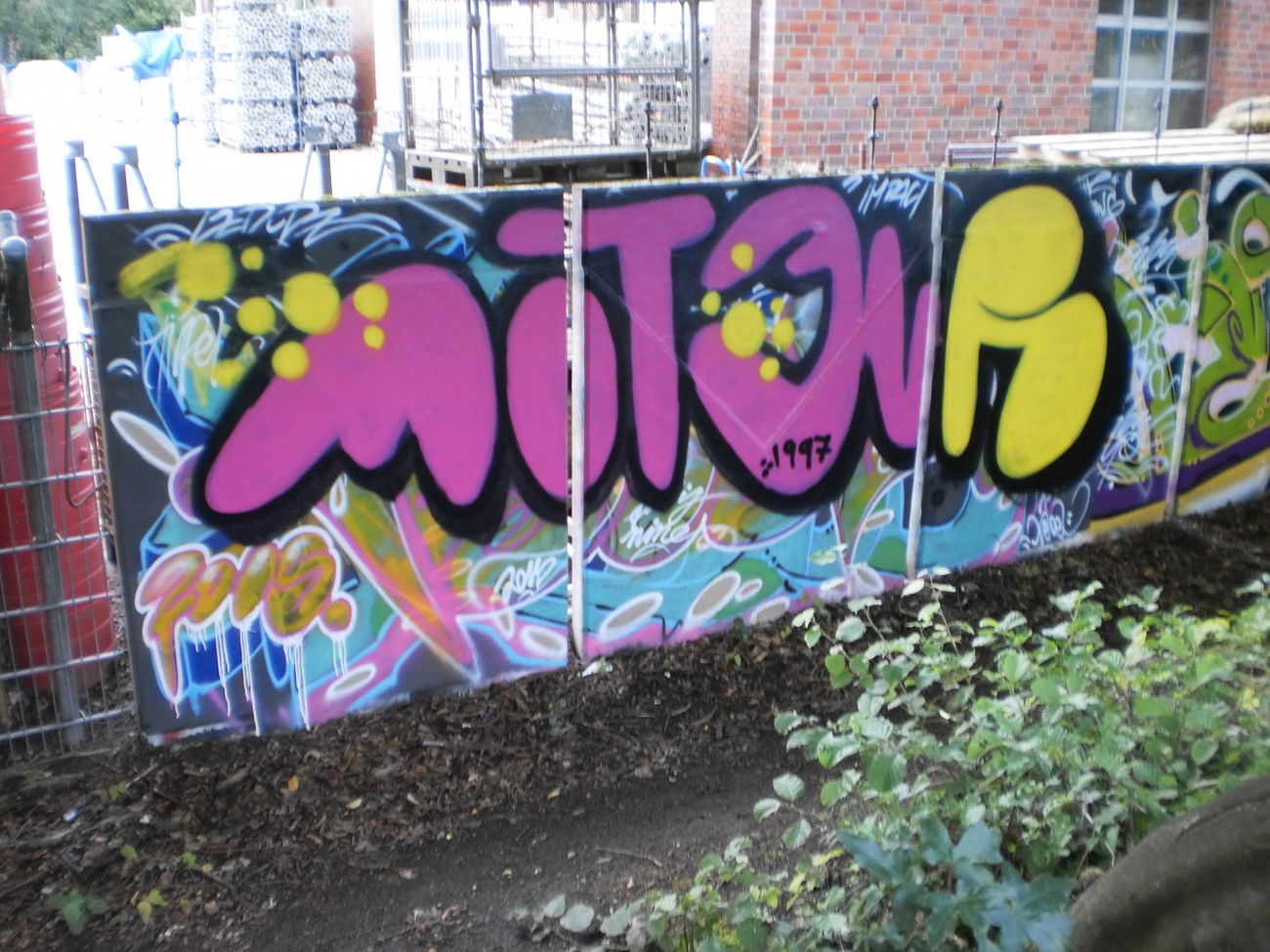 Graffiti Bombing - Photo by REBEL49 - MOTOR