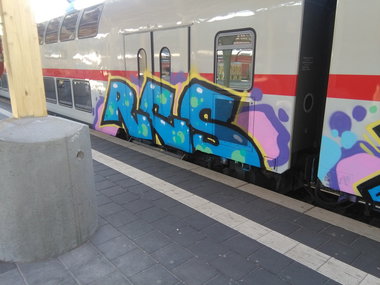 Graffiti Wall - Photo by REBEL49 - Rcs