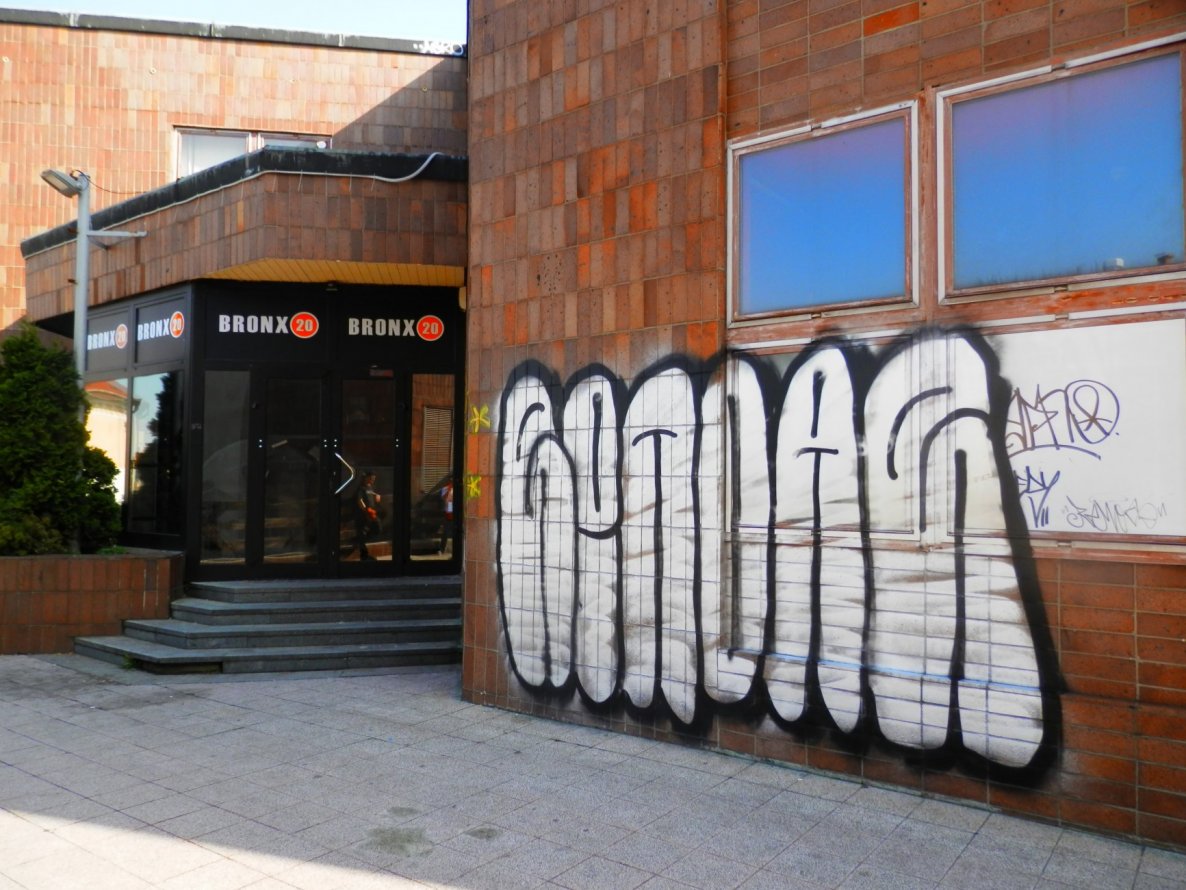 Graffiti Bombing - Photo by RENOAR - Renoar