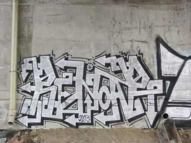 Graffiti Bombing - Photo by RENOAR