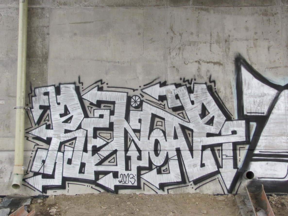 Graffiti Bombing - Photo by RENOAR