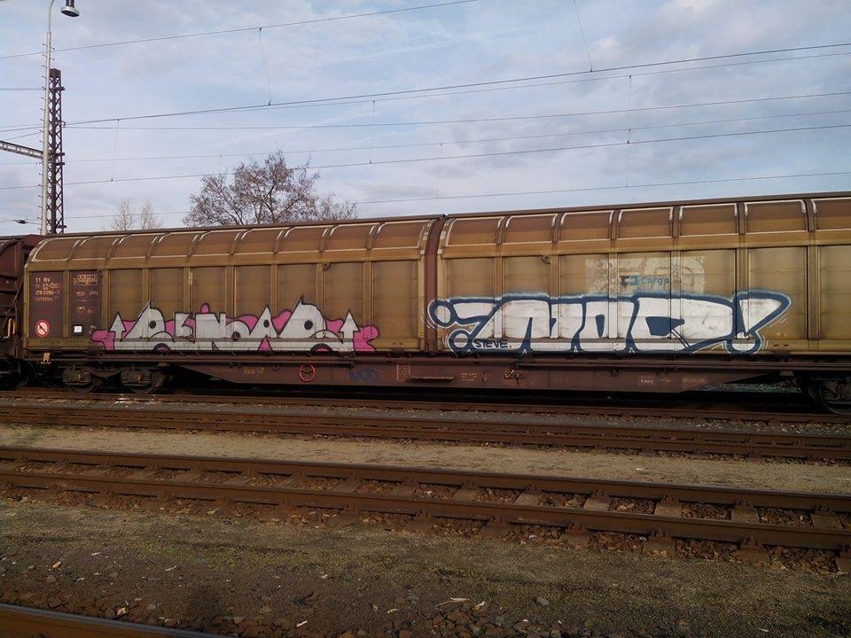 Graffiti Train - Photo by RENOAR - unfinished