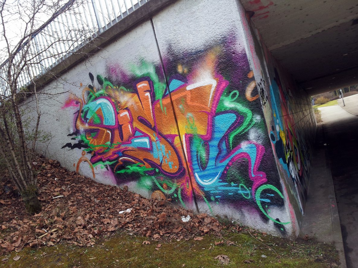 Graffiti Wall - Photo by REUSone - Gusto