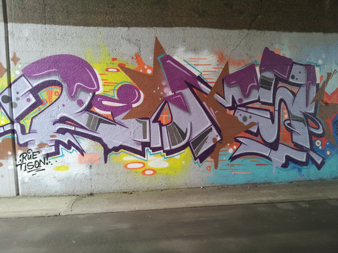 Graffiti Wall - Photo by REUSone - Bums, Rue, Tison