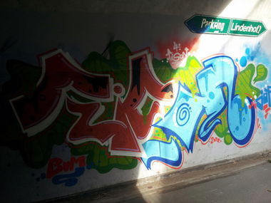 Graffiti Wall - Photo by REUSone - Bums, Tison