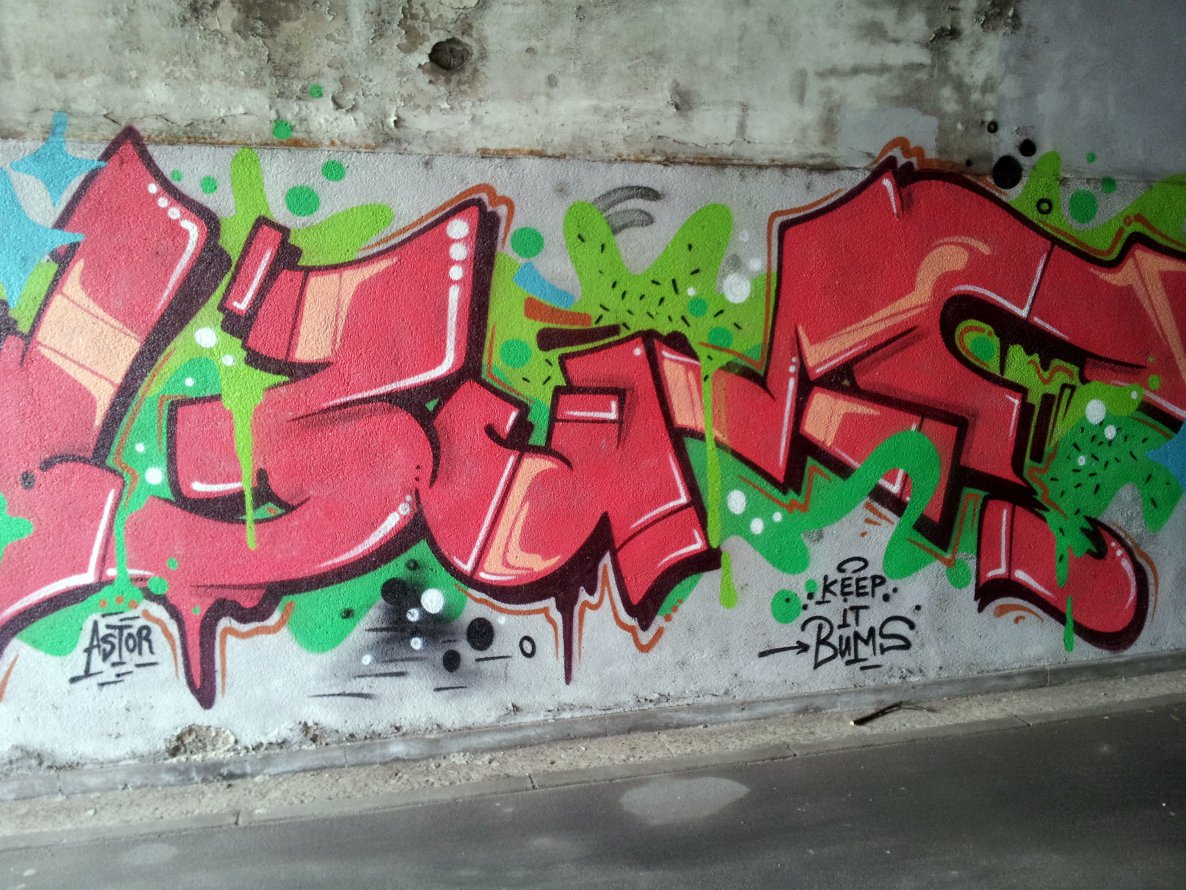 Graffiti Wall - Photo by REUSone - Bums, Astor