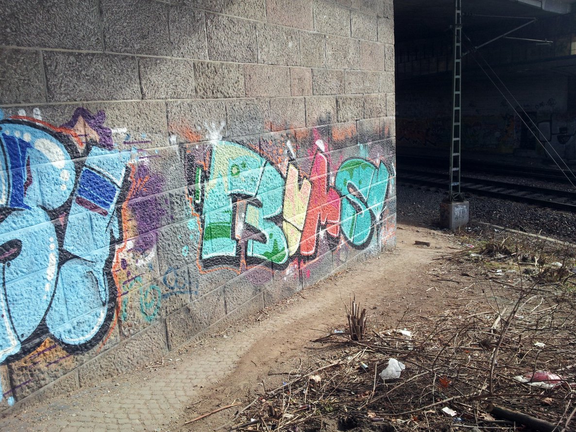 Graffiti Wall - Photo by REUSone - Bums