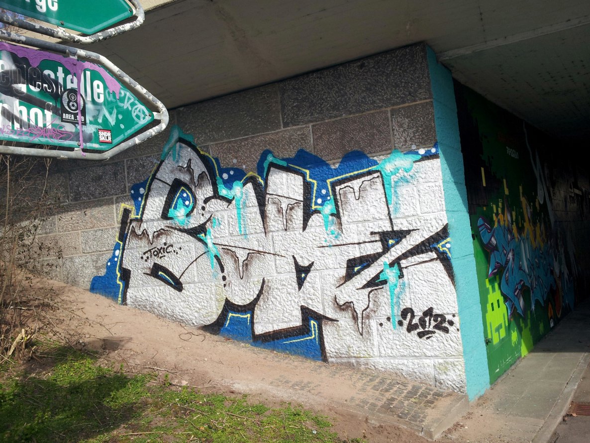 Graffiti Wall - Photo by REUSone - Bumz, Bums, Toxic